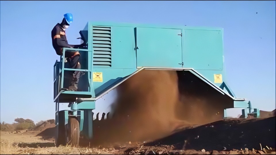 Organic fertilizer production equipment at work